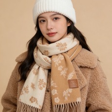 香奈儿 🔥代工厂臻选上乘的超细羊绒纤维 进行纯手工精梳处理 耗时耗力 再以清泉水浸泡涤荡 使羊绒纤维呈现 香奈儿 🔥代工厂臻选上乘的超细羊绒纤维 进行纯手工精梳处理 耗时耗力 再以清泉水浸泡涤荡 使羊绒纤维呈现