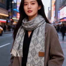 爱马仕👍巴黎时装展商务男士女士羊绒围巾🔥代工厂臻选上乘的超细羊绒纤维 进行纯手工精梳处理 耗时耗力 再以 爱马仕👍巴黎时装展商务男士女士羊绒围巾🔥代工厂臻选上乘的超细羊绒纤维 进行纯手工精梳处理 耗时耗力 再以