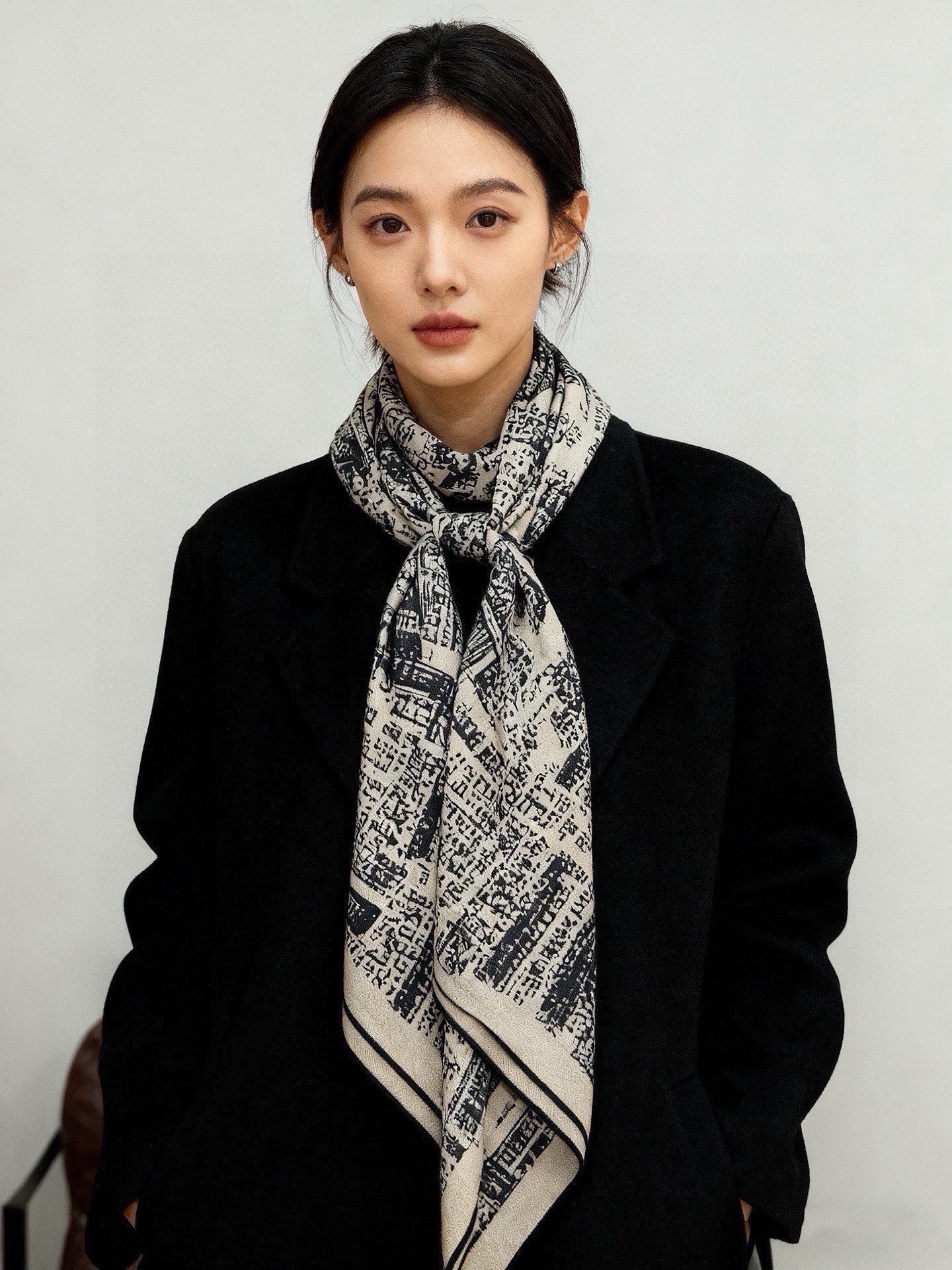 Dior ❤【️巴黎地图】140*140双面同色丝绒方巾🉐️LAN DE 价🉐️ARIS 巴黎地图这款方