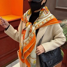 【双面同色】原单爱马仕140cm丝绒方巾💕 甜蜜的鞍具,装饰家芳登和佩西耶设计的一款餐盘增添骑士般的浪漫 【双面同色】原单爱马仕140cm丝绒方巾💕 甜蜜的鞍具,装饰家芳登和佩西耶设计的一款餐盘增添骑士般的浪漫