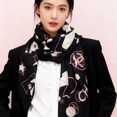上新❤️【Chanel】 经典茶花优雅Coco风,Chanel最新菱格丝绒大方巾~气质到骨子里,香奶奶新 上新❤️【Chanel】 经典茶花优雅Coco风,Chanel最新菱格丝绒大方巾~气质到骨子里,香奶奶新
