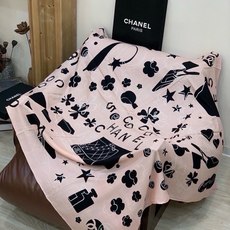 上新❤️【Chanel】 经典茶花优雅Coco风,Chanel最新菱格丝绒大方巾~气质到骨子里,香奶奶新 上新❤️【Chanel】 经典茶花优雅Coco风,Chanel最新菱格丝绒大方巾~气质到骨子里,香奶奶新