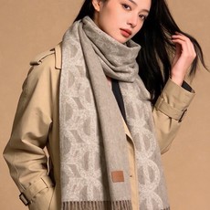 爱马仕👍巴黎时装展商务男士女士羊绒围巾🔥代工厂臻选上乘的超细羊绒纤维 进行纯手工精梳处理 耗时耗力 再以 爱马仕👍巴黎时装展商务男士女士羊绒围巾🔥代工厂臻选上乘的超细羊绒纤维 进行纯手工精梳处理 耗时耗力 再以