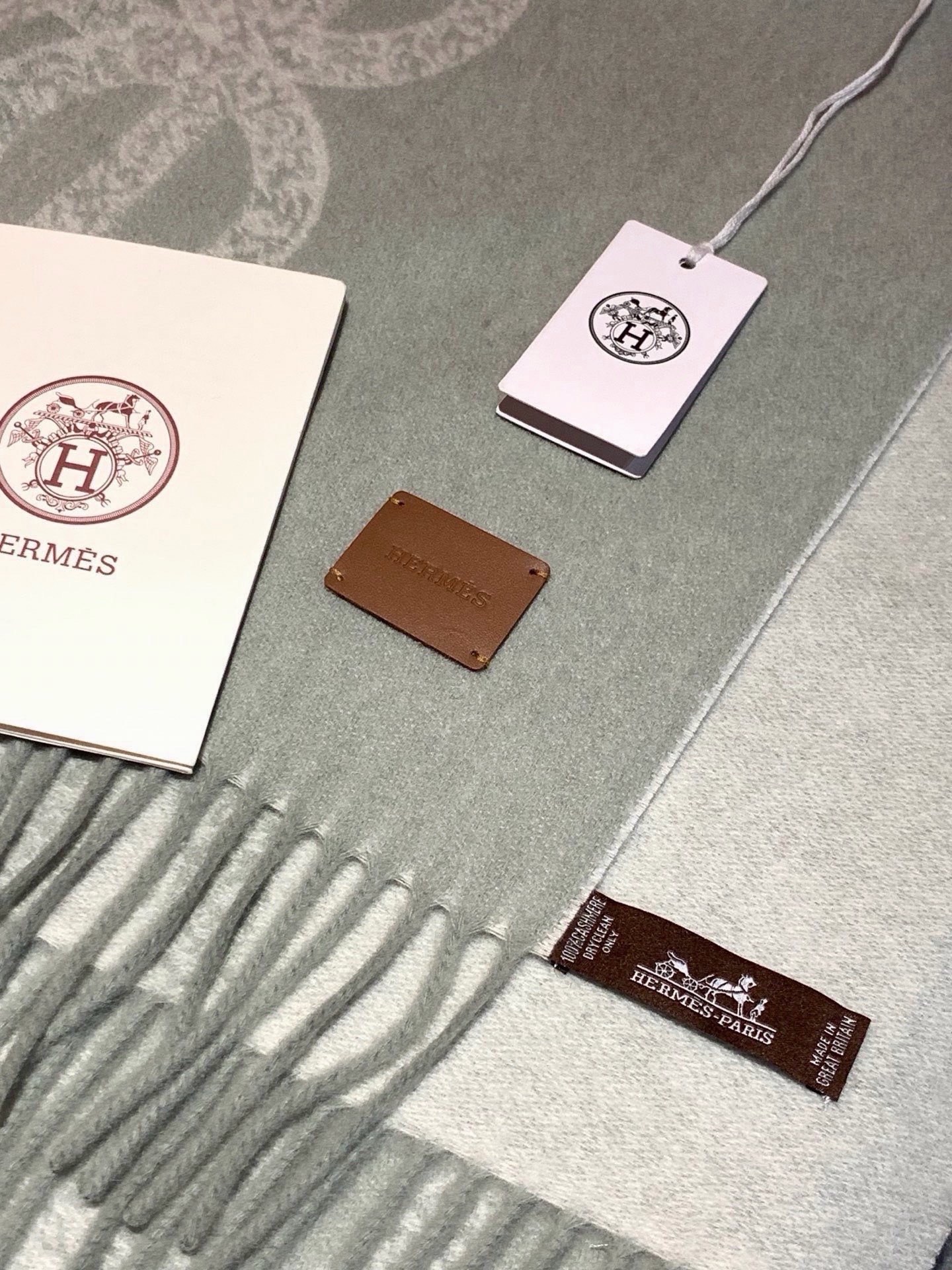 爱马仕👍巴黎时装展商务男士女士羊绒围巾🔥代工厂臻选上乘的超细羊绒纤维 进行纯手工精梳处理 耗时耗力 再以