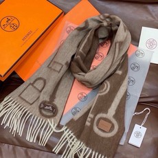 🆕上新爱马仕钥匙男女款这款围巾且买且珍惜😍~都是出口订单所以比较难遇❤️东西讲究少而精😍好看的一定要收😎 🆕上新爱马仕钥匙男女款这款围巾且买且珍惜😍~都是出口订单所以比较难遇❤️东西讲究少而精😍好看的一定要收😎