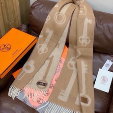 🆕上新爱马仕钥匙男女款这款围巾且买且珍惜😍~都是出口订单所以比较难遇❤️东西讲究少而精😍好看的一定要收😎 🆕上新爱马仕钥匙男女款这款围巾且买且珍惜😍~都是出口订单所以比较难遇❤️东西讲究少而精😍好看的一定要收😎