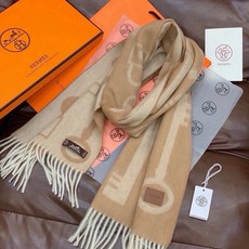 🆕上新爱马仕钥匙男女款这款围巾且买且珍惜😍~都是出口订单所以比较难遇❤️东西讲究少而精😍好看的一定要收😎 🆕上新爱马仕钥匙男女款这款围巾且买且珍惜😍~都是出口订单所以比较难遇❤️东西讲究少而精😍好看的一定要收😎
