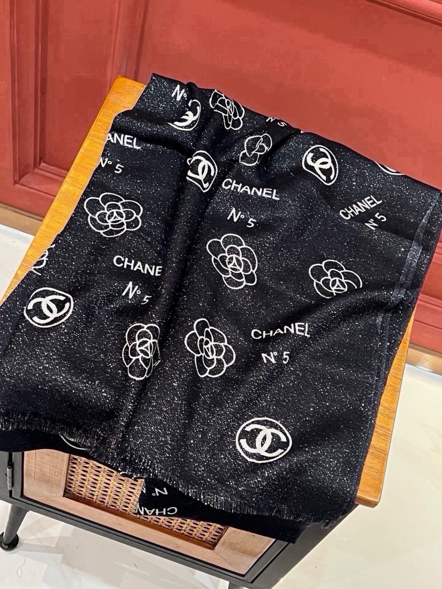 上新🌟 会发光发亮的围巾 💄💋新款客供银线💖羊绒面料长巾 😘美翻了[流泪]【小香银线图标】，御用殿堂级极