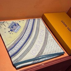❄【双面同色】原单Lv140cm丝绒方巾,《热气球》,本款方巾全新加入 U价🉐️ and Away 系列 ❄【双面同色】原单Lv140cm丝绒方巾,《热气球》,本款方巾全新加入 U价🉐️ and Away 系列
