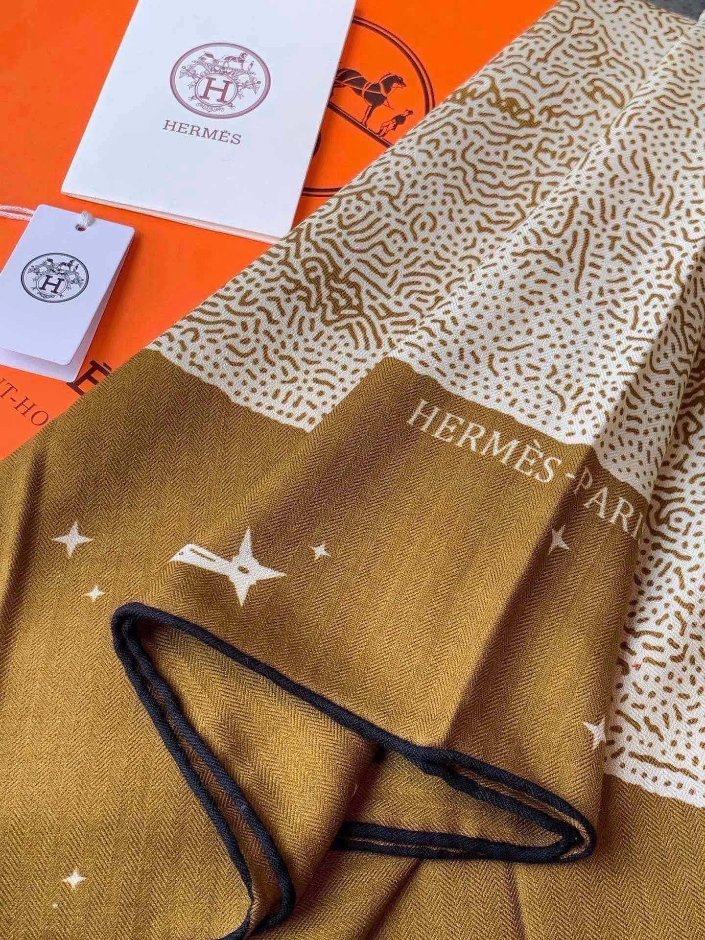 HERMES爱马仕新款|月光飞马Clair de Lune羊绒和真丝披肩，手工卷边(70%羊绒，30%真