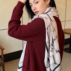 高级成衣系列~Chanel 【140双面同色丝绒披肩】此系列谱写一曲自由轻灵的赞歌本系列作品创新演绎品牌 高级成衣系列~Chanel 【140双面同色丝绒披肩】此系列谱写一曲自由轻灵的赞歌本系列作品创新演绎品牌