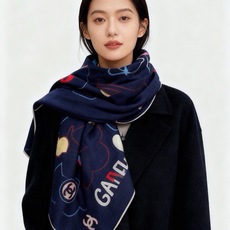 高级成衣系列~Chanel 【140双面同色丝绒披肩】此系列谱写一曲自由轻灵的赞歌本系列作品创新演绎品牌 高级成衣系列~Chanel 【140双面同色丝绒披肩】此系列谱写一曲自由轻灵的赞歌本系列作品创新演绎品牌