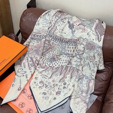“正在接通中”140方巾~Hermes 手工卷边丝绒方巾(30%桑蚕丝70%羊绒)这款爱马仕的经典单品展 “正在接通中”140方巾~Hermes 手工卷边丝绒方巾(30%桑蚕丝70%羊绒)这款爱马仕的经典单品展