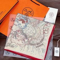 “正在接通中”140方巾~Hermes 手工卷边丝绒方巾(30%桑蚕丝70%羊绒)这款爱马仕的经典单品展 “正在接通中”140方巾~Hermes 手工卷边丝绒方巾(30%桑蚕丝70%羊绒)这款爱马仕的经典单品展