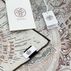 “正在接通中”140方巾~Hermes 手工卷边丝绒方巾(30%桑蚕丝70%羊绒)这款爱马仕的经典单品展 “正在接通中”140方巾~Hermes 手工卷边丝绒方巾(30%桑蚕丝70%羊绒)这款爱马仕的经典单品展
