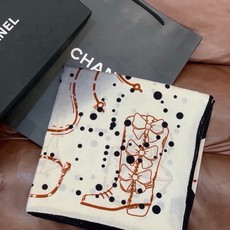 高级成衣系列~Chanel 【140双面同色丝绒披肩】此系列谱写一曲自由轻灵的赞歌本系列作品创新演绎品牌 高级成衣系列~Chanel 【140双面同色丝绒披肩】此系列谱写一曲自由轻灵的赞歌本系列作品创新演绎品牌