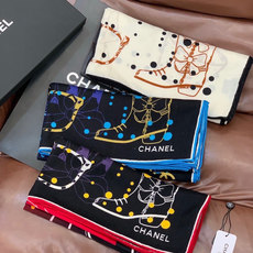 高级成衣系列~Chanel 【140双面同色丝绒披肩】此系列谱写一曲自由轻灵的赞歌本系列作品创新演绎品牌 高级成衣系列~Chanel 【140双面同色丝绒披肩】此系列谱写一曲自由轻灵的赞歌本系列作品创新演绎品牌