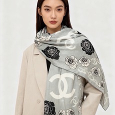 香奈儿上新❤️【Chanel】 经典茶花优雅Coco风,Chanel最新丝绒大方巾~气质到骨子里,香奶奶 香奈儿上新❤️【Chanel】 经典茶花优雅Coco风,Chanel最新丝绒大方巾~气质到骨子里,香奶奶