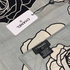 香奈儿上新❤️【Chanel】 经典茶花优雅Coco风,Chanel最新丝绒大方巾~气质到骨子里,香奶奶 香奈儿上新❤️【Chanel】 经典茶花优雅Coco风,Chanel最新丝绒大方巾~气质到骨子里,香奶奶