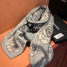 香奈儿上新❤️【Chanel】 经典茶花优雅Coco风,Chanel最新丝绒大方巾~气质到骨子里,香奶奶 香奈儿上新❤️【Chanel】 经典茶花优雅Coco风,Chanel最新丝绒大方巾~气质到骨子里,香奶奶