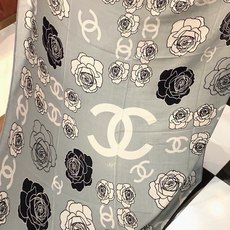 香奈儿上新❤️【Chanel】 经典茶花优雅Coco风,Chanel最新丝绒大方巾~气质到骨子里,香奶奶 香奈儿上新❤️【Chanel】 经典茶花优雅Coco风,Chanel最新丝绒大方巾~气质到骨子里,香奶奶