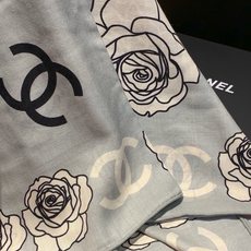 香奈儿上新❤️【Chanel】 经典茶花优雅Coco风,Chanel最新丝绒大方巾~气质到骨子里,香奶奶 香奈儿上新❤️【Chanel】 经典茶花优雅Coco风,Chanel最新丝绒大方巾~气质到骨子里,香奶奶