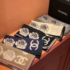 香奈儿上新❤️【Chanel】 经典茶花优雅Coco风,Chanel最新丝绒大方巾~气质到骨子里,香奶奶 香奈儿上新❤️【Chanel】 经典茶花优雅Coco风,Chanel最新丝绒大方巾~气质到骨子里,香奶奶