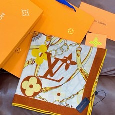 LV x TM 140披肩【140顶级丝绒双面同色披肩】本款L Multicolor披肩出自路易威登与知 LV x TM 140披肩【140顶级丝绒双面同色披肩】本款L Multicolor披肩出自路易威登与知