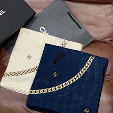 高级成衣系列~Chanel 【140双面同色丝绒披肩】此系列谱写一曲自由轻灵的赞歌本系列作品创新演绎品牌 高级成衣系列~Chanel 【140双面同色丝绒披肩】此系列谱写一曲自由轻灵的赞歌本系列作品创新演绎品牌