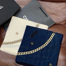 高级成衣系列~Chanel 【140双面同色丝绒披肩】此系列谱写一曲自由轻灵的赞歌本系列作品创新演绎品牌 高级成衣系列~Chanel 【140双面同色丝绒披肩】此系列谱写一曲自由轻灵的赞歌本系列作品创新演绎品牌