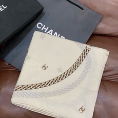 高级成衣系列~Chanel 【140双面同色丝绒披肩】此系列谱写一曲自由轻灵的赞歌本系列作品创新演绎品牌 高级成衣系列~Chanel 【140双面同色丝绒披肩】此系列谱写一曲自由轻灵的赞歌本系列作品创新演绎品牌