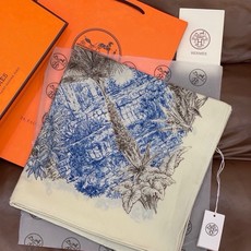 重磅推荐的140顶级丝绒双面异色披肩《回归自然》 披肩尺寸:140*140方巾 70%羊绒30%真丝这张 重磅推荐的140顶级丝绒双面异色披肩《回归自然》 披肩尺寸:140*140方巾 70%羊绒30%真丝这张