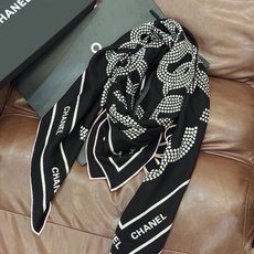Chanel ~【140顶级双面丝绒披肩】香家logo与字母的完美碰撞设计底部还有隐隐约约的双C小Log Chanel ~【140顶级双面丝绒披肩】香家logo与字母的完美碰撞设计底部还有隐隐约约的双C小Log