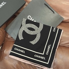 Chanel ~【140顶级双面丝绒披肩】香家logo与字母的完美碰撞设计底部还有隐隐约约的双C小Log Chanel ~【140顶级双面丝绒披肩】香家logo与字母的完美碰撞设计底部还有隐隐约约的双C小Log