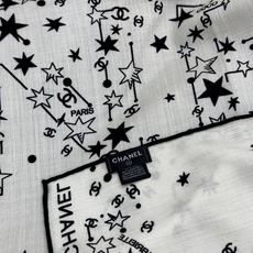Chanel ~新品~【140顶级丝绒双面同色】繁星点点与双C的完美结合适合各种场合搭配使用黑白两色经典 Chanel ~新品~【140顶级丝绒双面同色】繁星点点与双C的完美结合适合各种场合搭配使用黑白两色经典