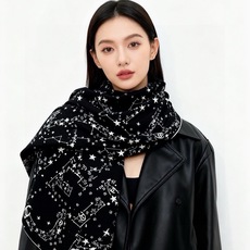 Chanel ~新品~【140顶级丝绒双面同色】繁星点点与双C的完美结合适合各种场合搭配使用黑白两色经典 Chanel ~新品~【140顶级丝绒双面同色】繁星点点与双C的完美结合适合各种场合搭配使用黑白两色经典
