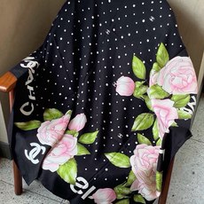 【升级双面同色 加密面料】 上新❤️ 140*140台版印花 黑白二色 高级都市新贵!山茶花的再一次 【升级双面同色 加密面料】 上新❤️ 140*140台版印花 黑白二色 高级都市新贵!山茶花的再一次