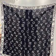 Chanel ~【140顶级双面丝绒披肩】香家logo与字母的完美碰撞设计底部还有隐隐约约的双C小Log Chanel ~【140顶级双面丝绒披肩】香家logo与字母的完美碰撞设计底部还有隐隐约约的双C小Log