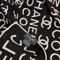 Chanel ~【140顶级双面丝绒披肩】香家logo与字母的完美碰撞设计底部还有隐隐约约的双C小Log Chanel ~【140顶级双面丝绒披肩】香家logo与字母的完美碰撞设计底部还有隐隐约约的双C小Log