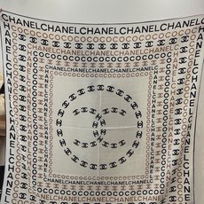 Chanel ~【140顶级双面丝绒披肩】香家logo与字母的完美碰撞设计底部还有隐隐约约的双C小Log Chanel ~【140顶级双面丝绒披肩】香家logo与字母的完美碰撞设计底部还有隐隐约约的双C小Log