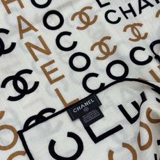 Chanel ~【140顶级双面丝绒披肩】香家logo与字母的完美碰撞设计底部还有隐隐约约的双C小Log Chanel ~【140顶级双面丝绒披肩】香家logo与字母的完美碰撞设计底部还有隐隐约约的双C小Log