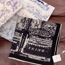Dior ❤【️巴黎地图】140*140双面同色丝绒方巾🉐️LAN DE 价🉐️ARIS 巴黎地图这款方 Dior ❤【️巴黎地图】140*140双面同色丝绒方巾🉐️LAN DE 价🉐️ARIS 巴黎地图这款方