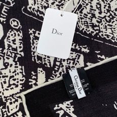 Dior ❤【️巴黎地图】140*140双面同色丝绒方巾🉐️LAN DE 价🉐️ARIS 巴黎地图这款方 Dior ❤【️巴黎地图】140*140双面同色丝绒方巾🉐️LAN DE 价🉐️ARIS 巴黎地图这款方