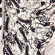 高级成衣系列~Chanel 【140双面同色丝绒披肩】此系列谱写一曲自由轻灵的赞歌本系列作品创新演绎品牌 高级成衣系列~Chanel 【140双面同色丝绒披肩】此系列谱写一曲自由轻灵的赞歌本系列作品创新演绎品牌
