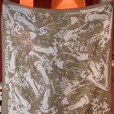 高级成衣系列~Chanel 【140双面同色丝绒披肩】此系列谱写一曲自由轻灵的赞歌本系列作品创新演绎品牌 高级成衣系列~Chanel 【140双面同色丝绒披肩】此系列谱写一曲自由轻灵的赞歌本系列作品创新演绎品牌