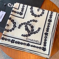 高级成衣系列~Chanel 【140双面同色丝绒披肩】此系列谱写一曲自由轻灵的赞歌本系列作品创新演绎品牌 高级成衣系列~Chanel 【140双面同色丝绒披肩】此系列谱写一曲自由轻灵的赞歌本系列作品创新演绎品牌