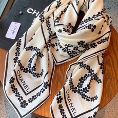 高级成衣系列~Chanel 【140双面同色丝绒披肩】此系列谱写一曲自由轻灵的赞歌本系列作品创新演绎品牌 高级成衣系列~Chanel 【140双面同色丝绒披肩】此系列谱写一曲自由轻灵的赞歌本系列作品创新演绎品牌