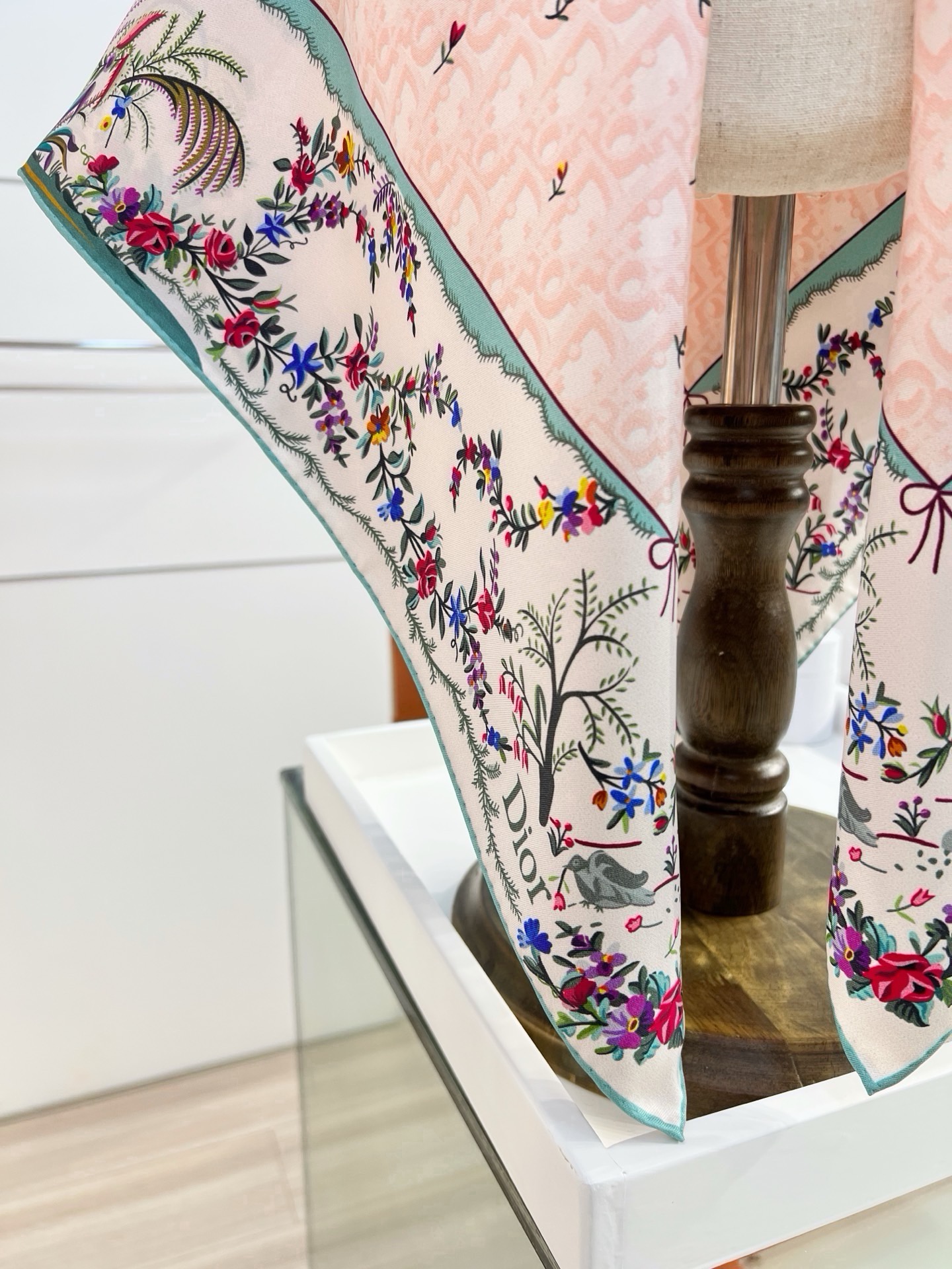 Dioramour 印花方巾 90 厘米蓝色桑蚕丝斜纹面料多色 Revolution Flowers 图案 Revolu