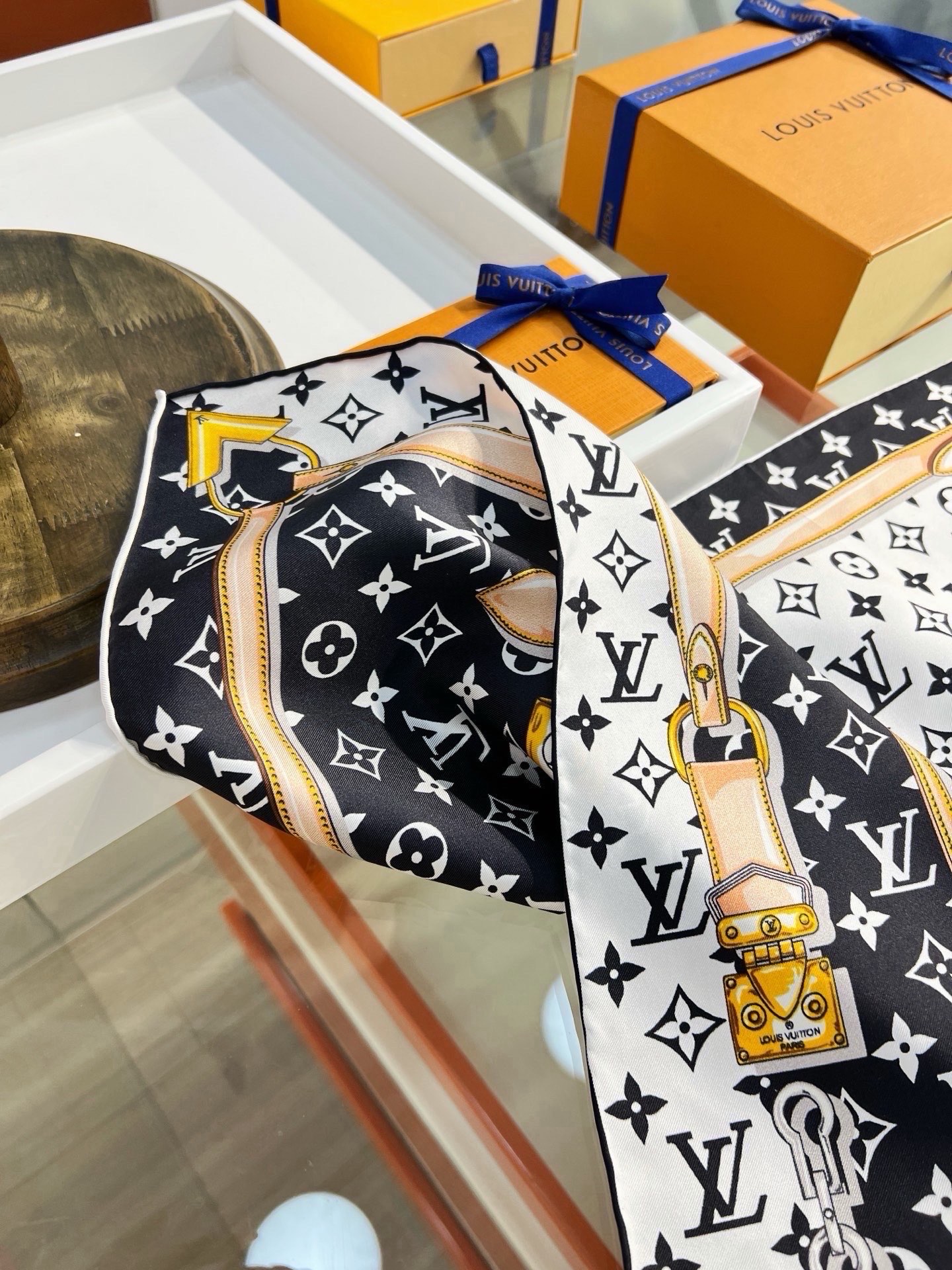 MONOGRAM CONFIDENTIAL 方巾 【18mm顶级真丝双面同色丝巾】 Monogram Confident