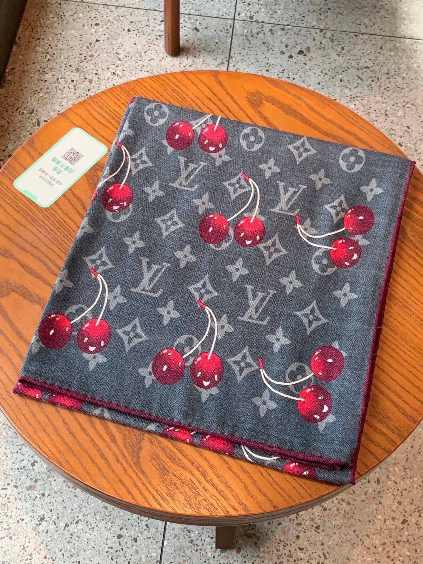LV X TM MONOGRAM CERISE 【双面丝绒同色】 LV × TM Monogram Cerise 方巾出